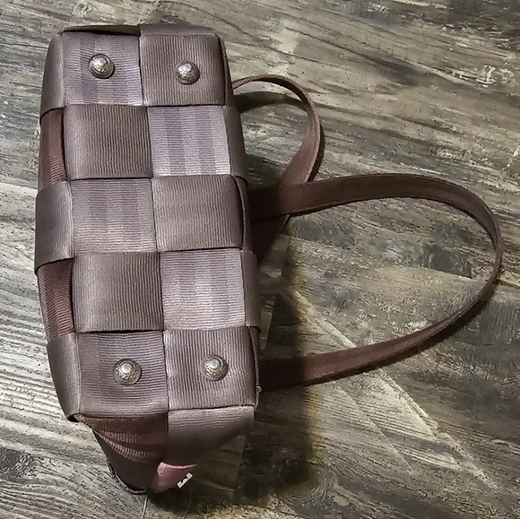 HARVEYS Limited Edition Seatbelt Bag - Picture 14 of 15